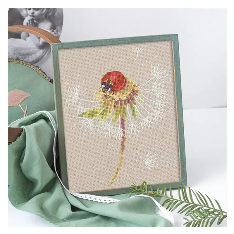 Моменты лета - набор для вышивки крестиком "Божья коровка" на льняной канве 14 и 11 т.см. ручная работа.