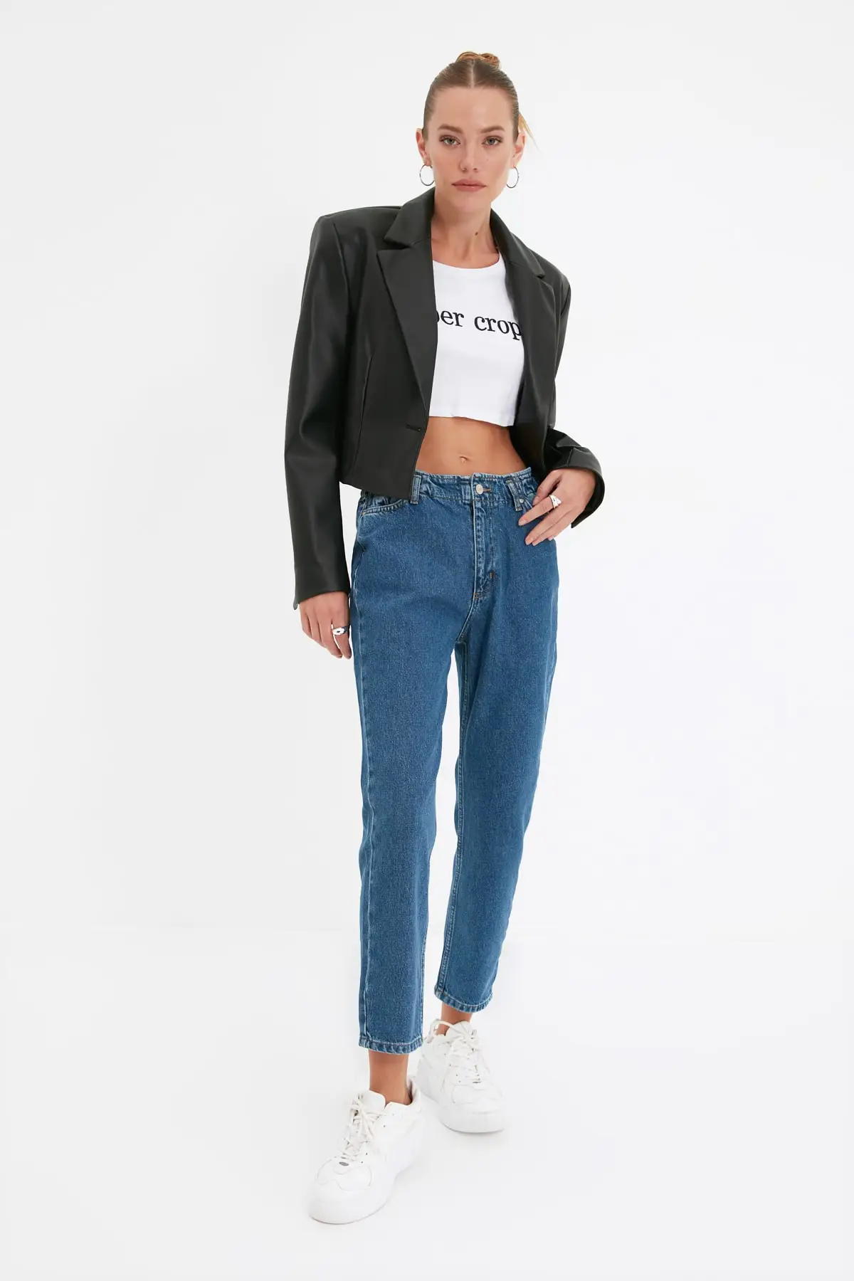 

Trendyol Double Button Detail Waist Shirred High Waist Mom Jeans TWOAW22JE0967