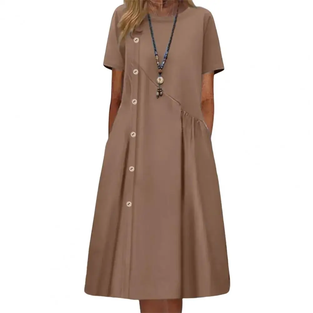 

Платье женское средней длины на пуговицах, с круглым вырезом и плиссированными карманами