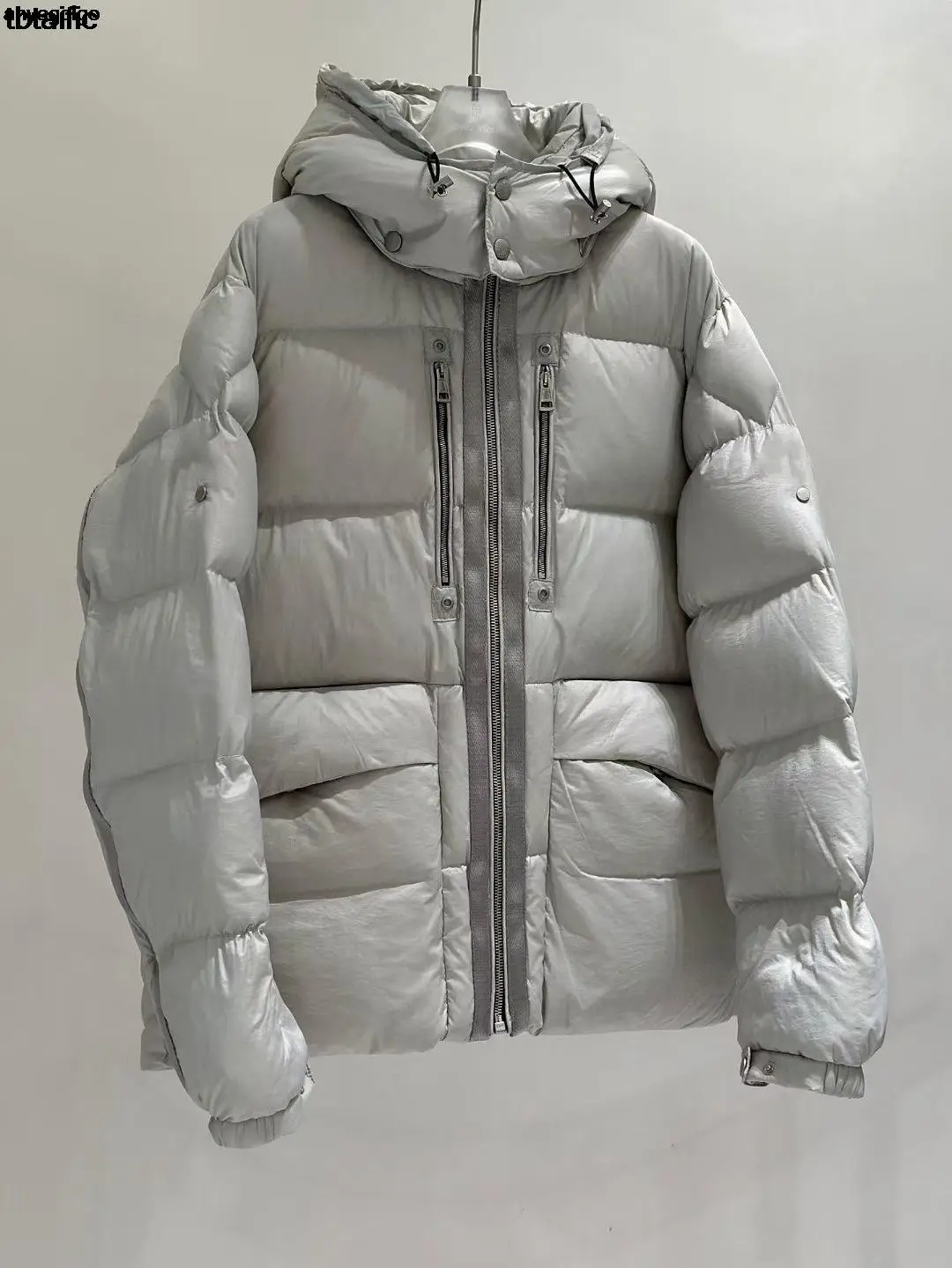 Рисунок 2 - Высококачественный мужской зимний пуховик 2023 года