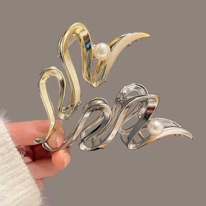 

Alloy Wave Big Hair Claws Clips Women Gilrs Irregular Shape Hair Barrettes Clamps Metal Polytail Holder Hair Accessoreis Fashion