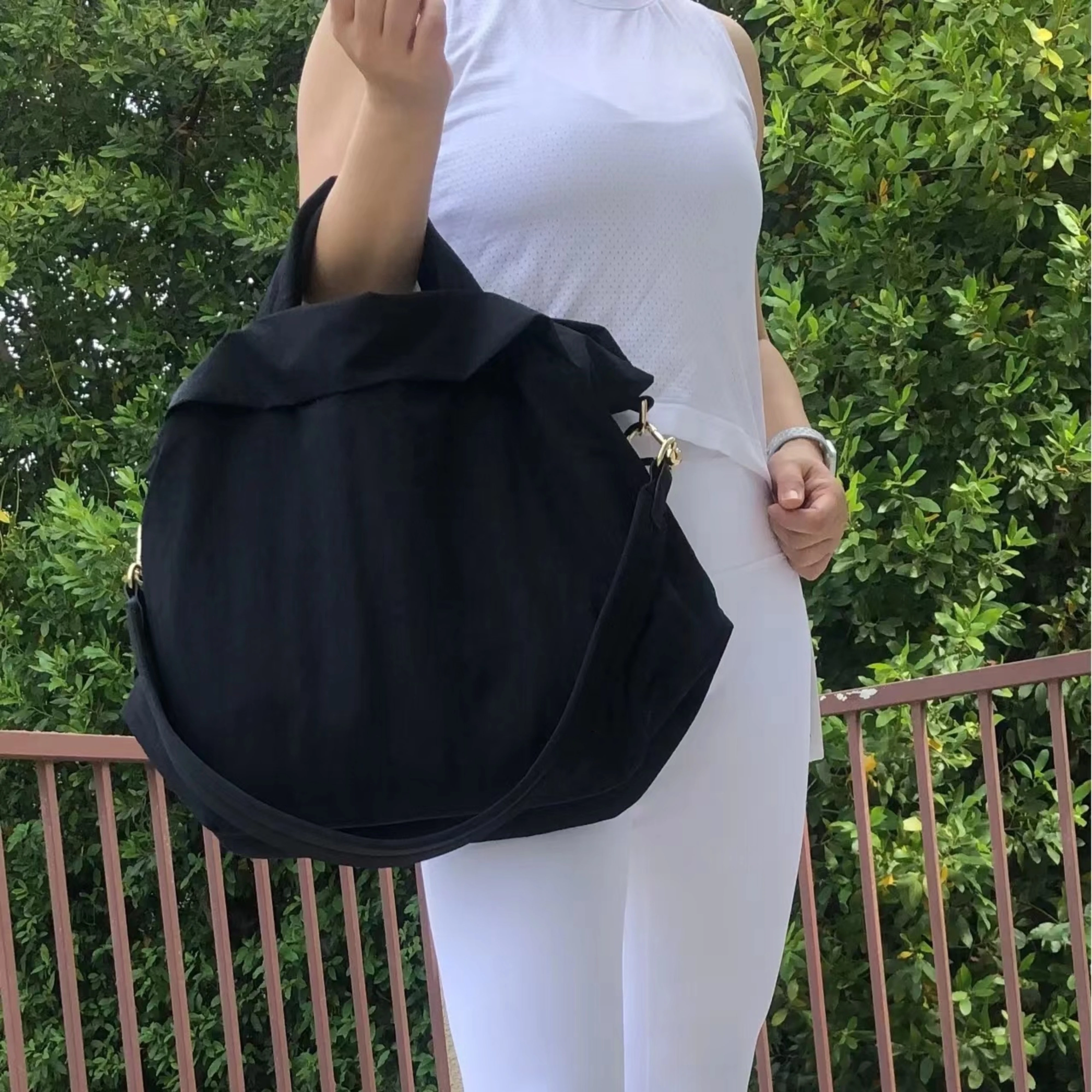 NWT Luluwomen On My Level Bag 19L Designed For On The Move Tote Shoulder Bag Water-Repellent Fabric Outdoor Sports Fitness Bag