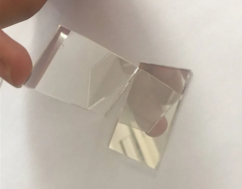 

Полуотражающий разветвитель луча 45 градусов