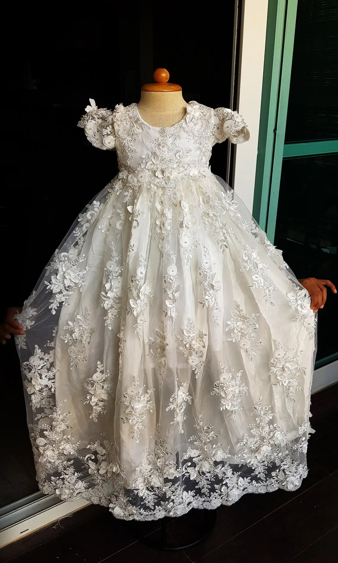 Witte bloemenmeisjesjurken Kanten аппликации met strik Lange mouw voor bruiloft Verjaardagsfeestje Eerste communiej vari