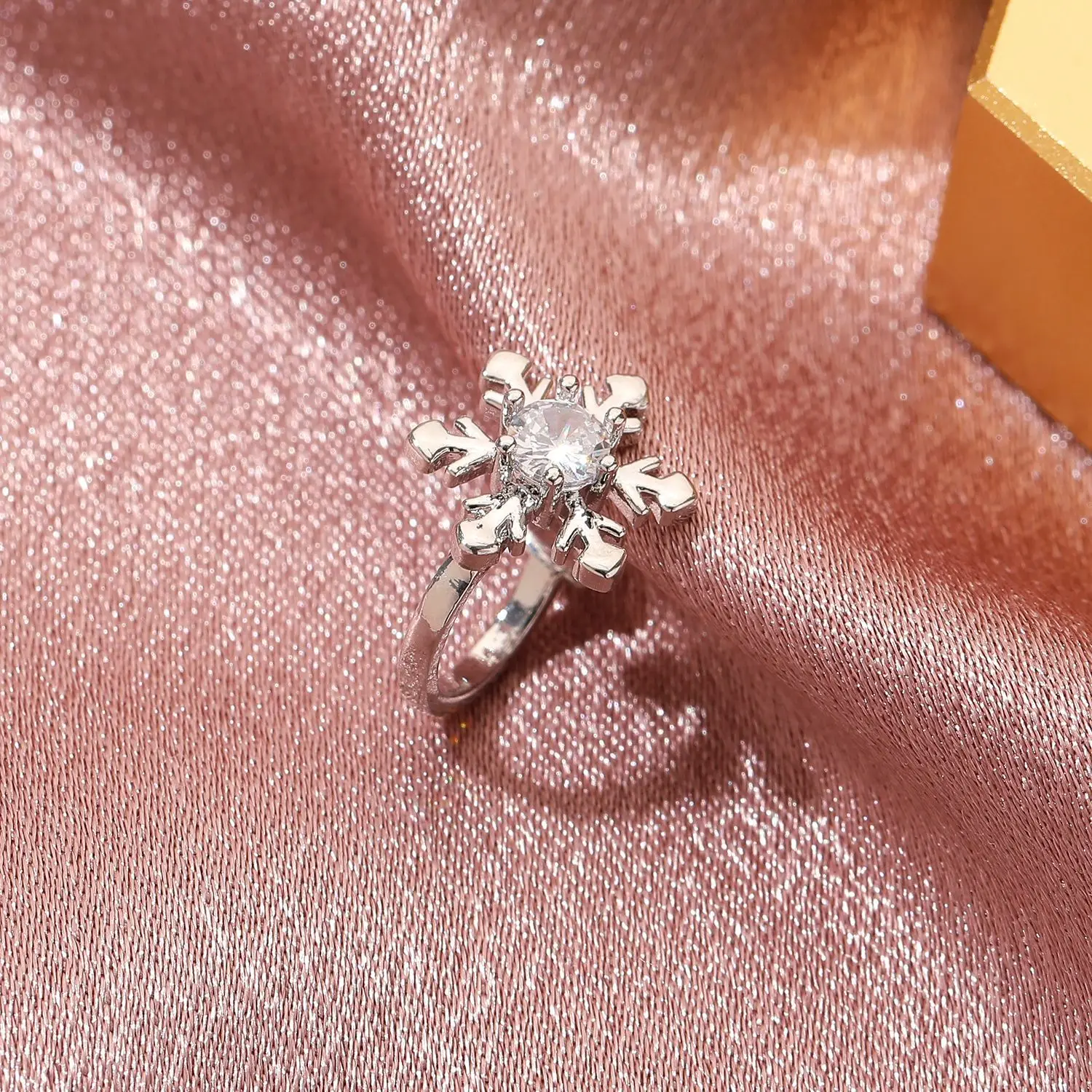 Серьги-клипсы со снежинками для женщин