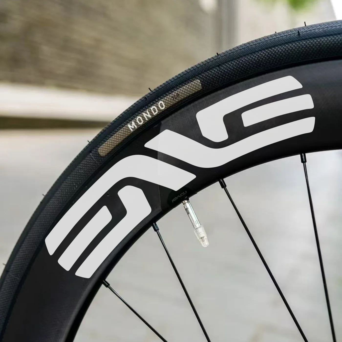 Фото Наклейки на колеса для шоссейного велосипеда ENVE Pogacar Tour de France Champion Limited Edition, белые, водонепроницаемые и устойчивые к УФ-излучению наклейки на обода. №5