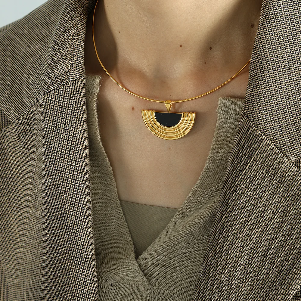 Keen-on винтажное черное акриловое ожерелье с зубчатым кулоном из нержавеющей стали