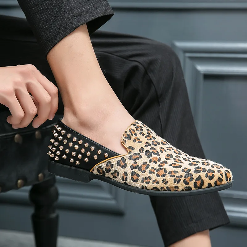 Новая модная мужская обувь с леопардовым принтом. Удобные мужские лоферы на