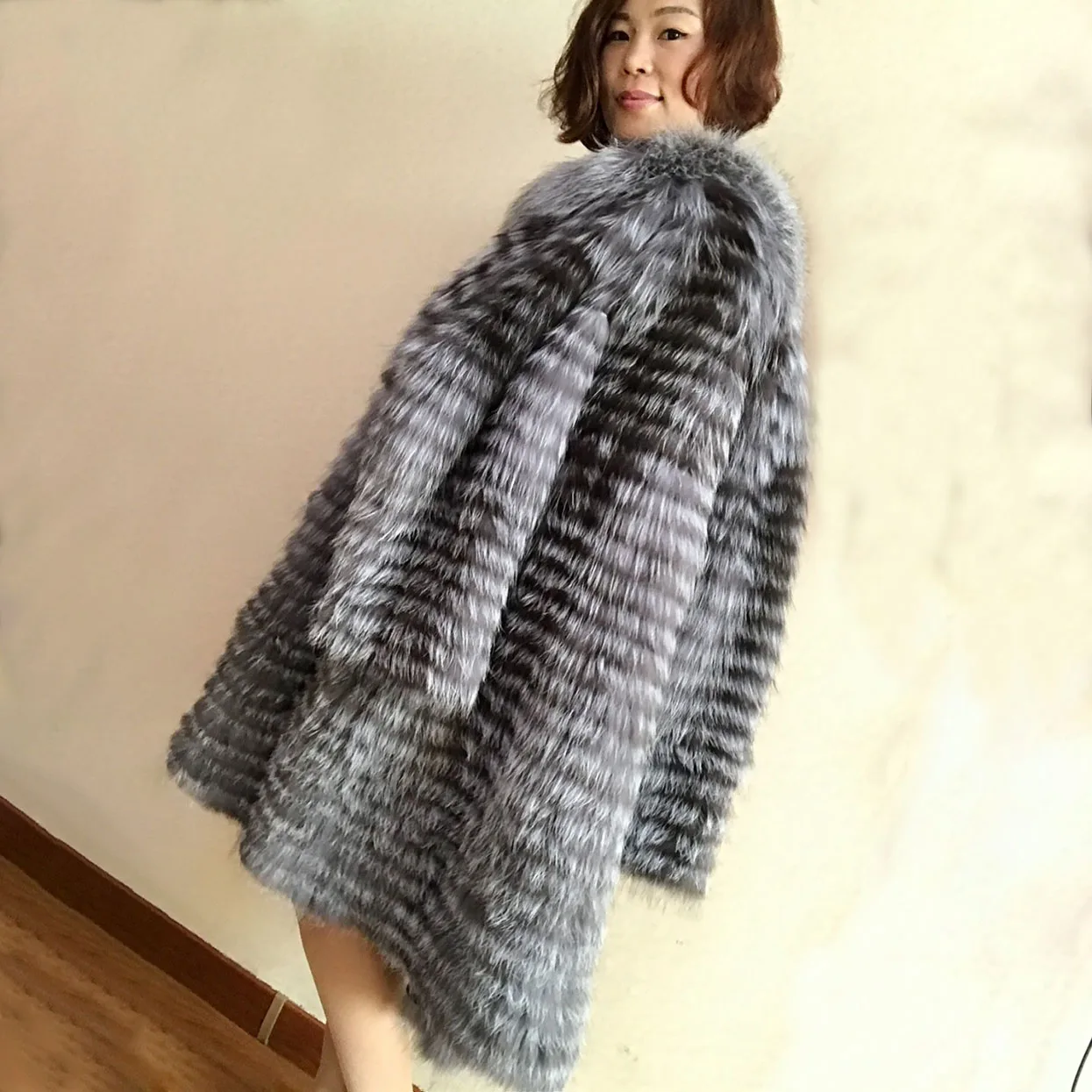 Женское пальто из натурального лисьего меха