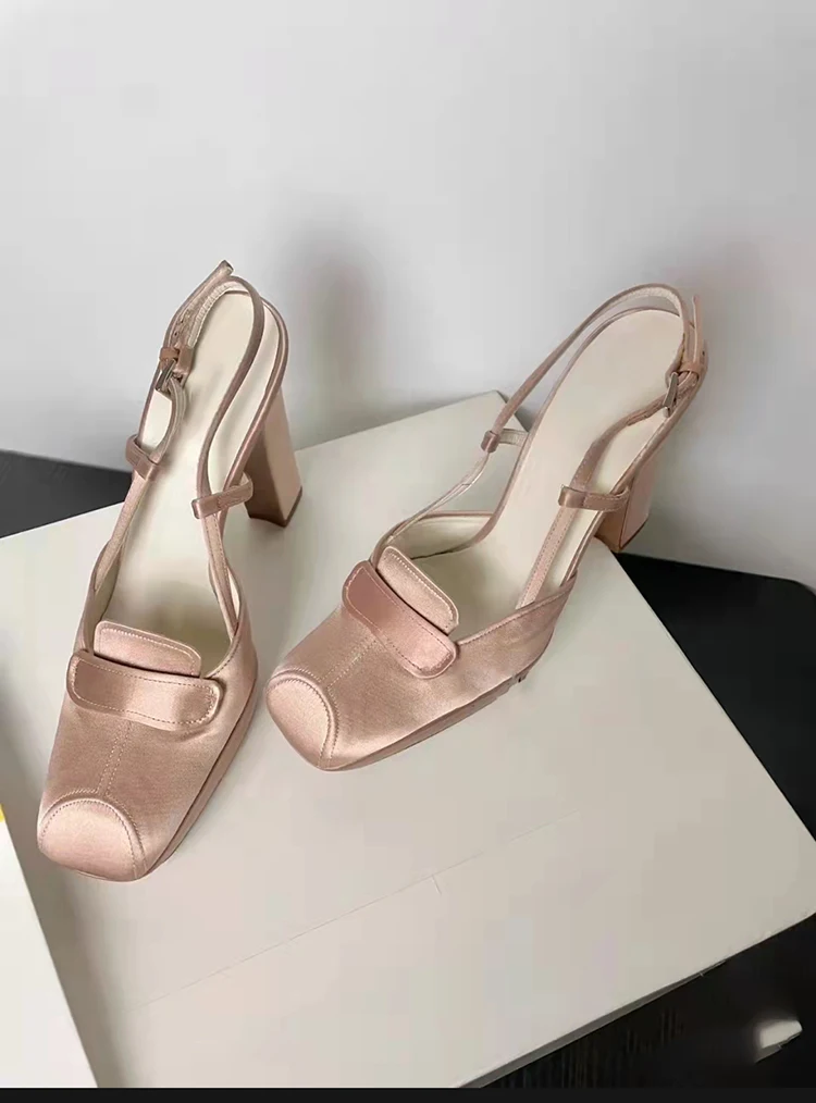 

Розовые шелковые туфли мэри джейн среднего возраста на высоком каблуке Новинка 2022 женские сандалии во французском стиле ретро с пряжкой