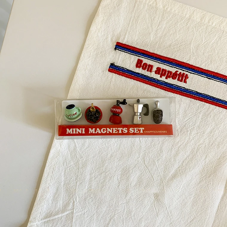 

Магнитные наклейки Bionic для холодильника