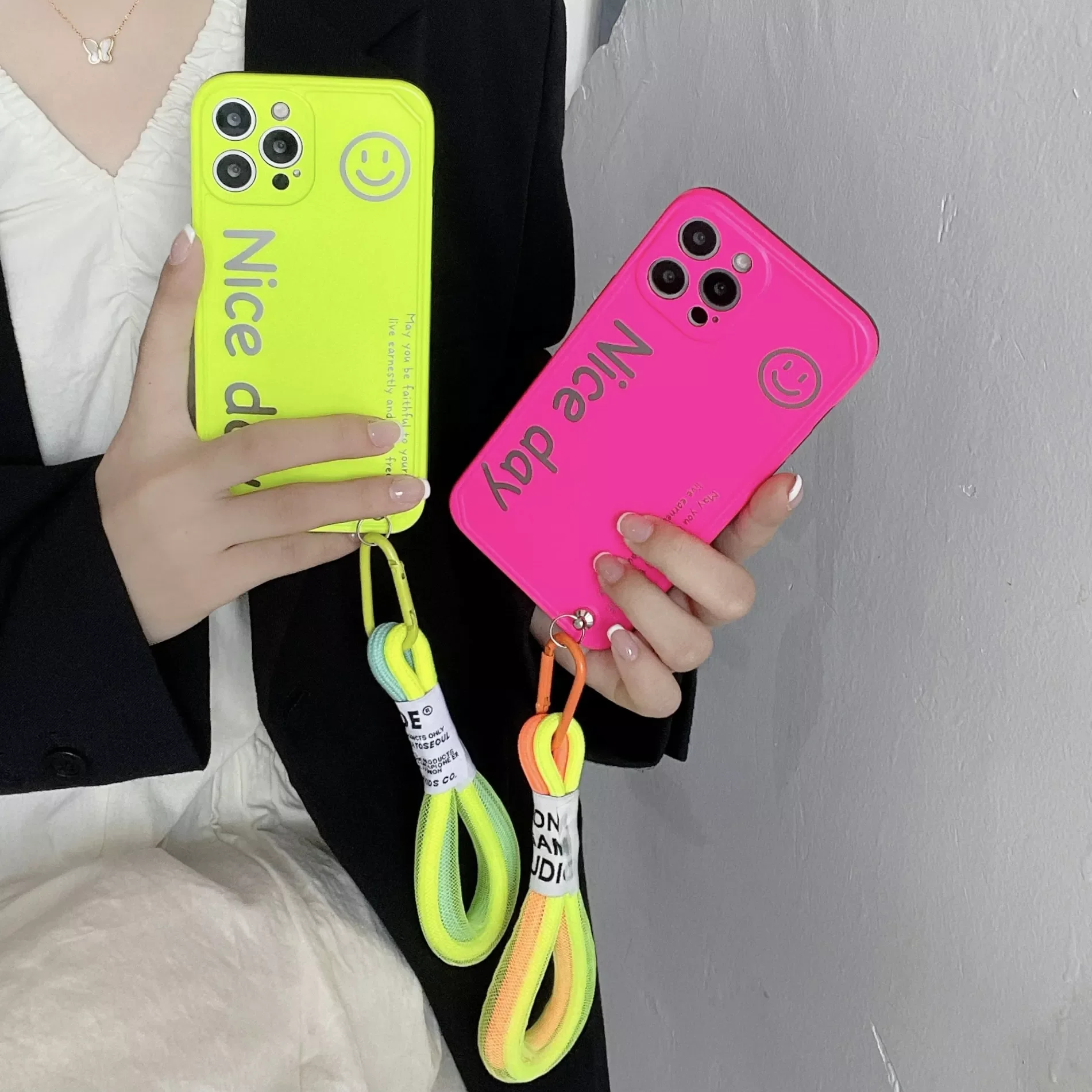 

Factory Direct Selling For iPhone 13 11 12 Pro Max XS XR X 8 7 Plus SE 20 Soft Cover Smiley Fluorescence Lanyard Hand Strap Lan