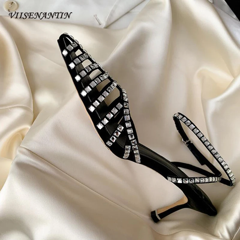 Женские туфли-лодочки с кристаллами на высоком тонком каблуке