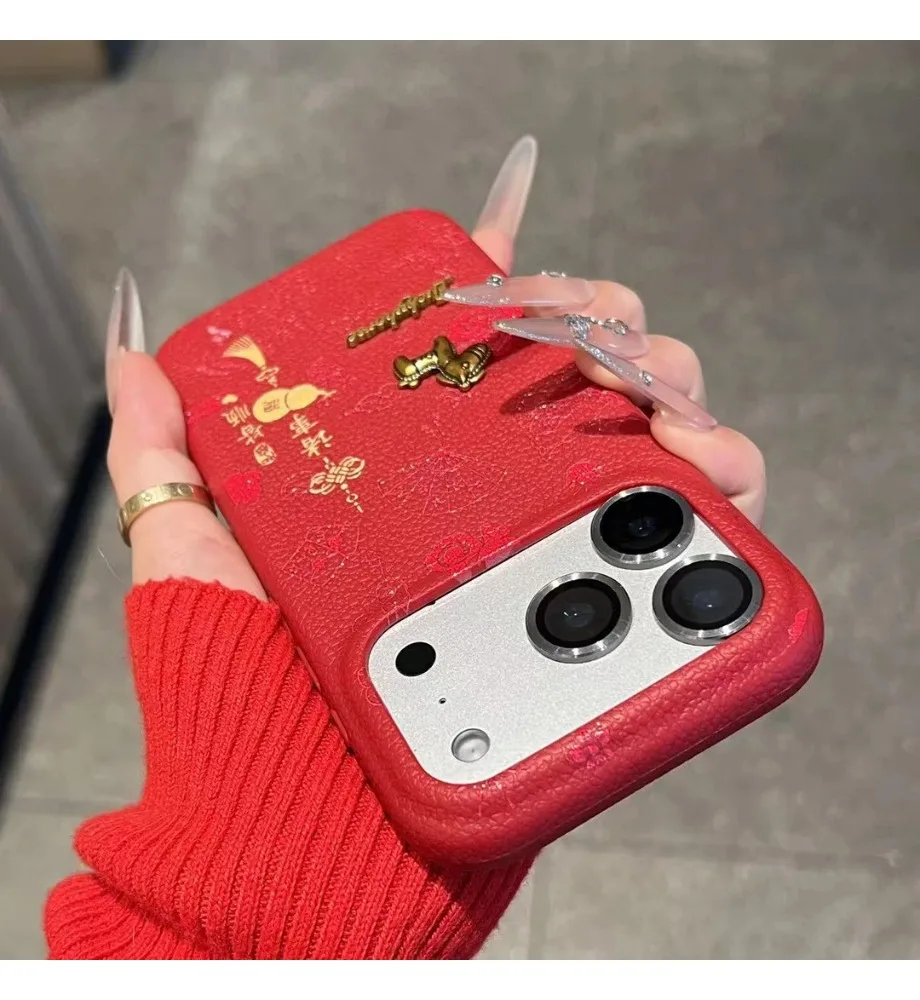 Фото Чехол для iPhone 17/16 Pro Max с 3D-изображением золотой лошади и кожаным узором, все в порядке, все под контролем. №3
