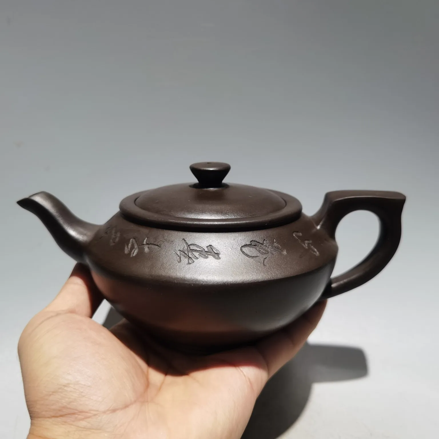 

8 "Chinese yixing zisha pottery Horizontal pot Engraving kettle teapot flagon purple mud Office Ornaments Gather Fortune