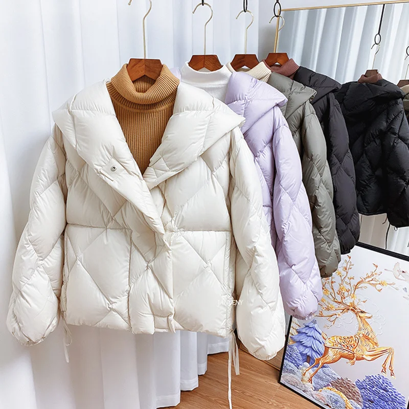 

2022 Winter New Fashion 90% White Duck Down Short Jacket Women Thick Warm Loose Cocoon Type Hooded Diamond Puffer Coat Outwear