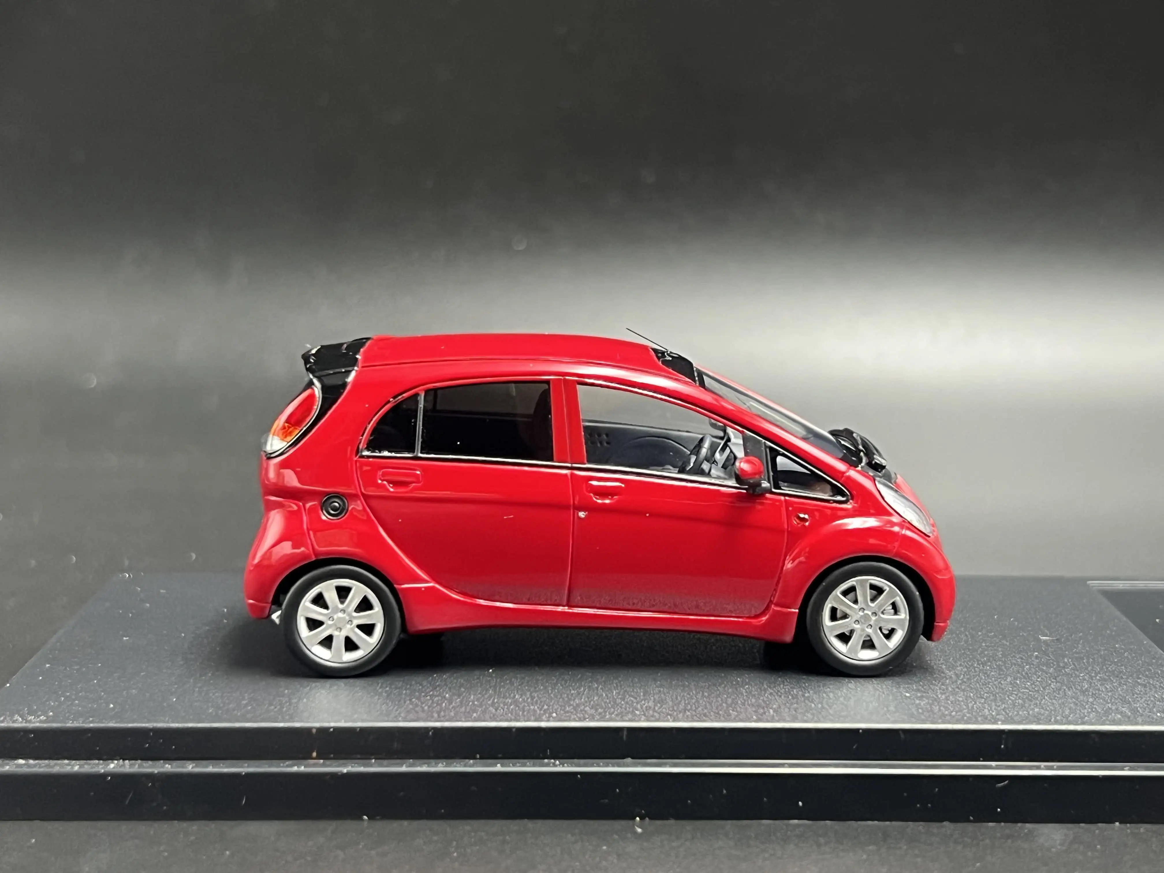 Фото Модель автомобиля Hi-Story 1:43 Mitsubishi I T 2010 из смолы №3