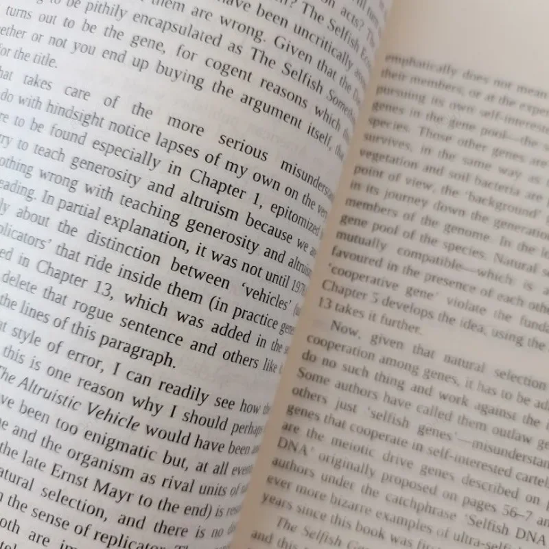 Книга на английском языке Эгоистичный ген 40-й юбилейный выпуск Ричард докинса