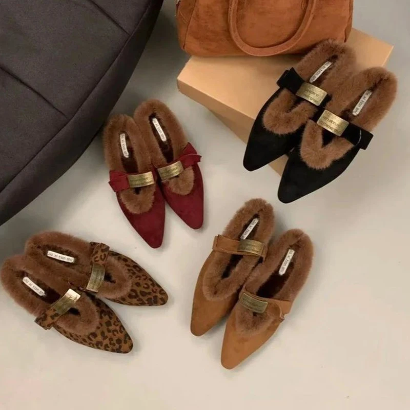Туфли на плоской подошве с леопардовым мехом. Повседневные дизайнерские туфли