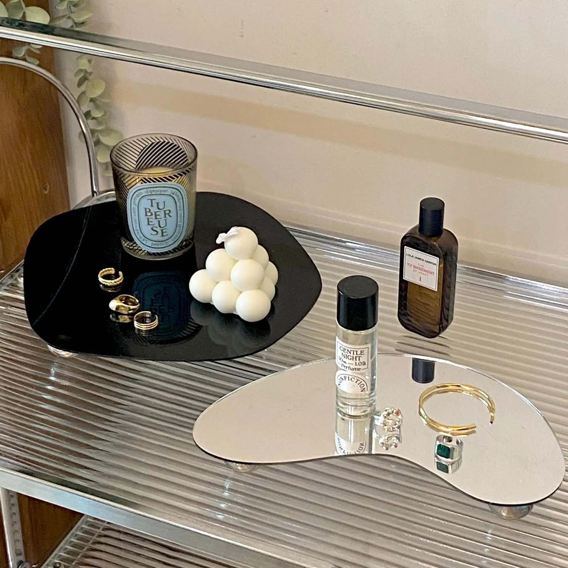 

Simple and creative irregular U-shaped half moon with medieval style special-shaped mirror acrylic fragrance storage tray