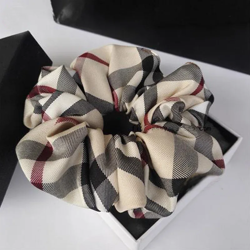 

New Brand Classic Plaid Cloth Art Thick Scrunchie Bun Ponytail Tied Korean Version of The Large Colon Scrunchie Head Rope