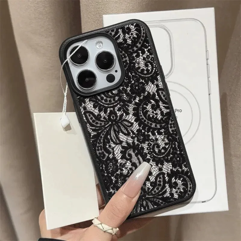 Фото Чехол с кружевным узором для iPhone 11 12 13 14 15 16 17 18 Pro Max, силиконовый, ударопрочный, с персонализированным принтом и защитой камеры. №5