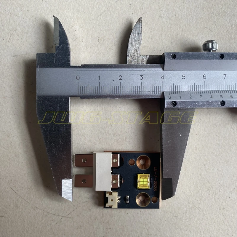 Фонарь с подвижной головкой осветительный прибор для сцены мощность 90 Вт 2828