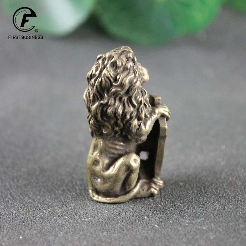 Фото Античная бронза Добро пожаловать Shiled Lion статуя короля домашние украшения фэн-шуй счастливый медный Лев миниатюрные фигурки украшения для стола №5