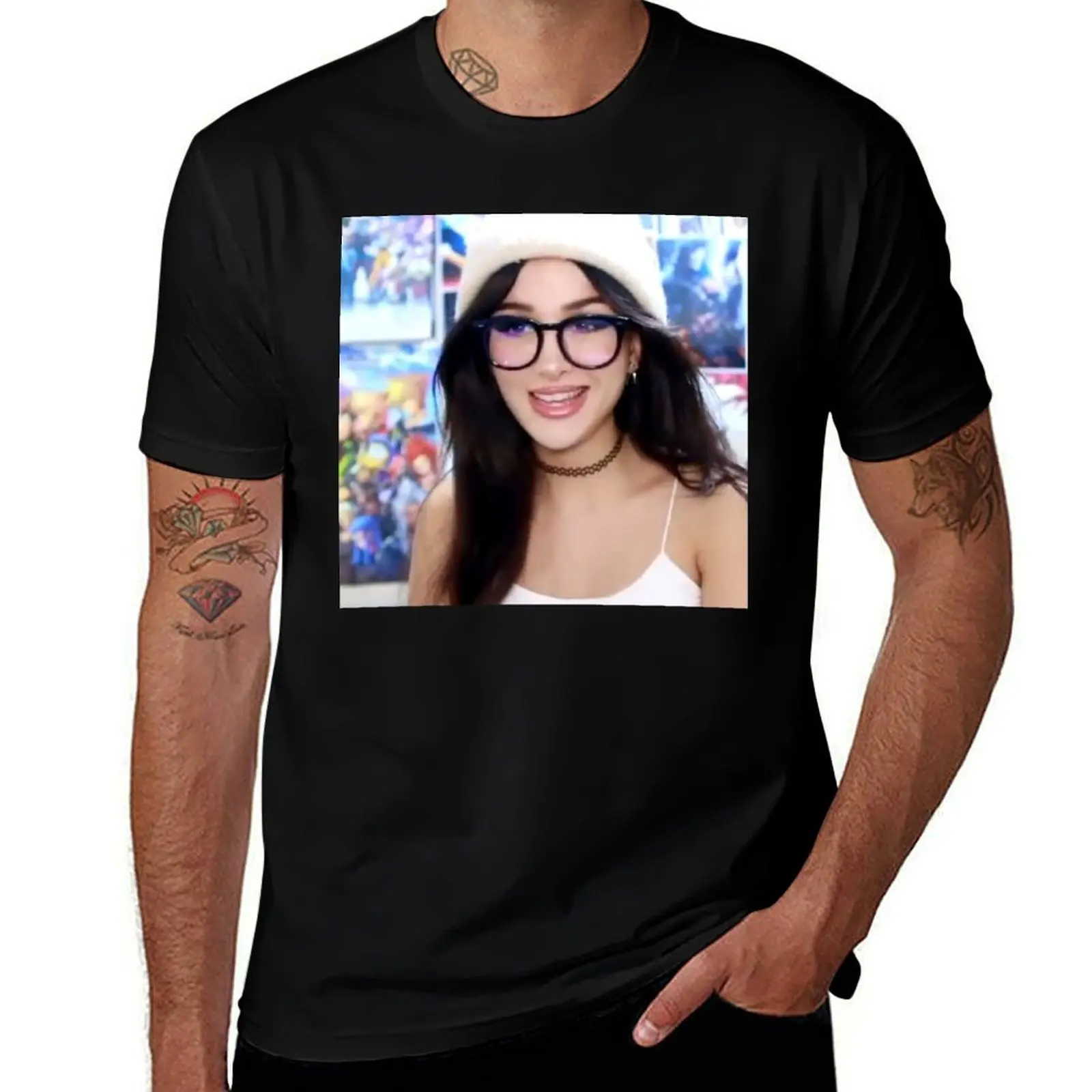 Фото Футболка для фанатов Sssniperwolf с стильным принтом и коротким рукавом №1