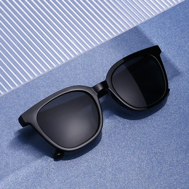 

2022 Trend Sunglasses Ins Wind Fashion Glasses Wear Pose Thin Sunglasses Male Models Anti-UV Computer Glasses