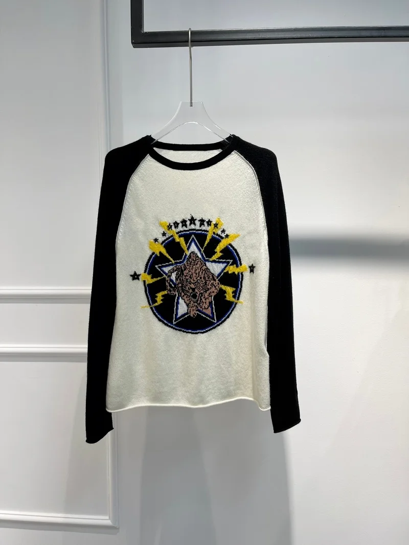 

2022 Autumn Top Quality Wool Cashmere Black and White Sweater Stars Lighting Tiger Cartoon Design Ladies Loose Outfit