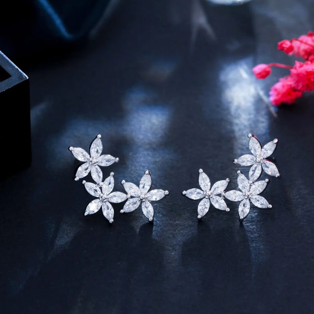 Серьги-гвоздики женские посеребренные с фианитами в Корейском стиле