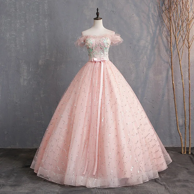 

Sweet Light Pink Vestido De Debutante Ruffles Off The Shoulder Lace Appliques Puffy Dresses For Prom Bling Ball Gown With Belt