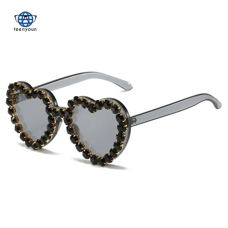

Teenyoun 2022 New Sunglasses Luxury Brand Punk Love Diamond Rimmed Glasses Fashion Versatile Peach Heart Sun Glasses