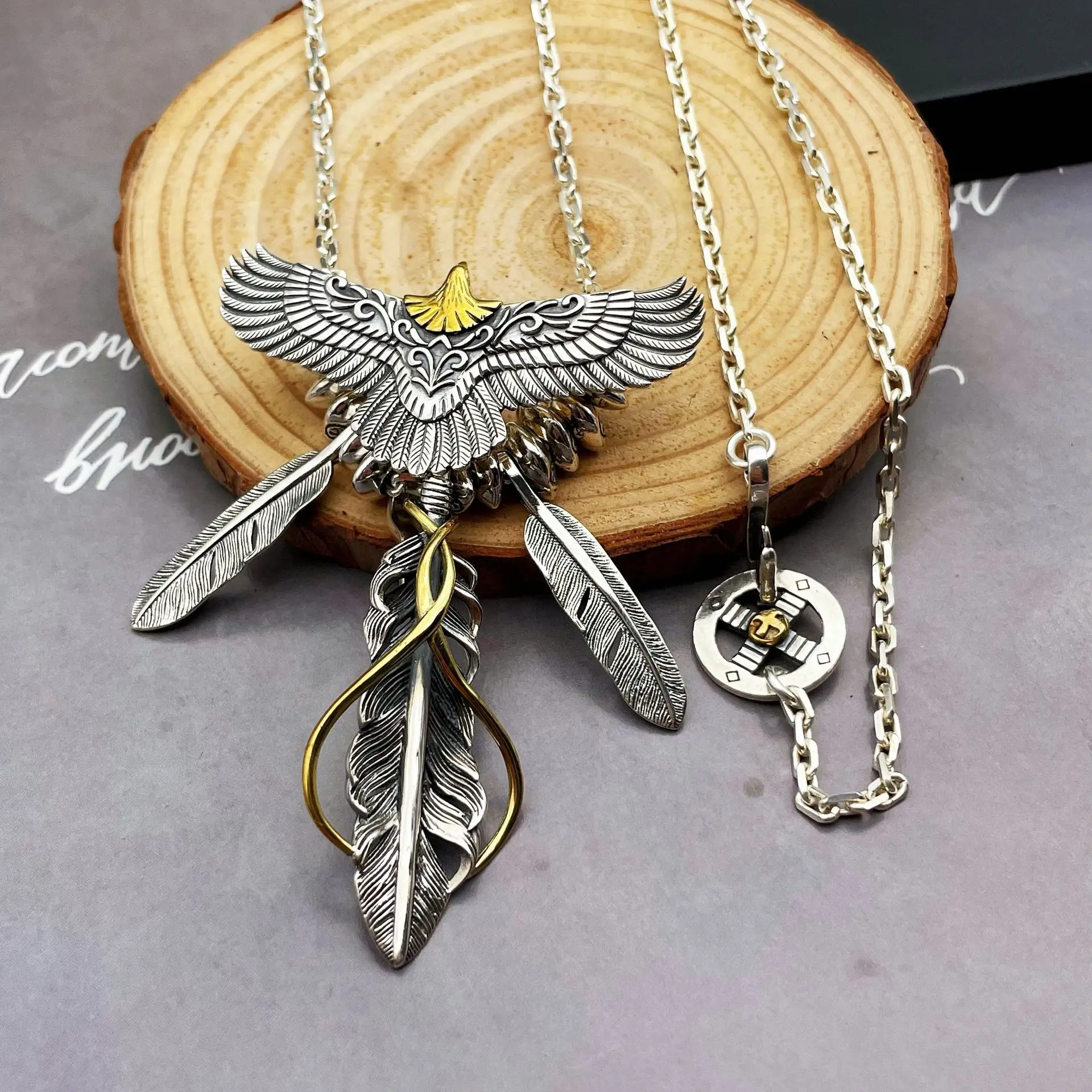 

Classic Versatile Taijiao Chain Flying Eagle Dominant Kaohsiung Feather Retro Fashion Man