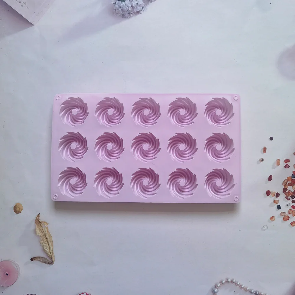 

Силиконовая форма для торта спираль 15 отверстий