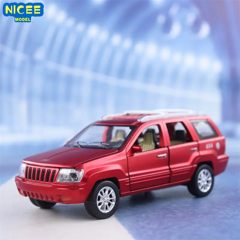 

Модель внедорожника Jeep Grand Cherokee в масштабе 1:32, модель литая из металлического сплава, модель автомобиля со звуковым оформлением, коллекционная детская игрушка, подарок E4