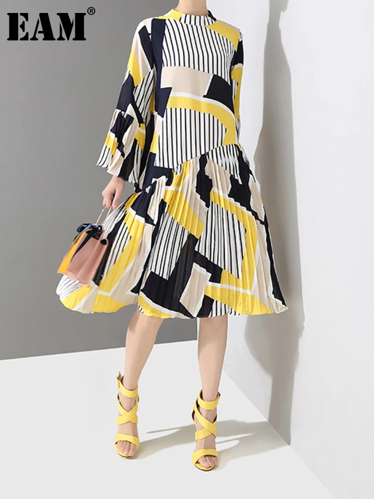 

[EAM] Women Yellow Striped Printed Pleated Elegant Dress New Stand Collar Flare Sleeve Fashion Tide Spring Autumn 2022 JO585