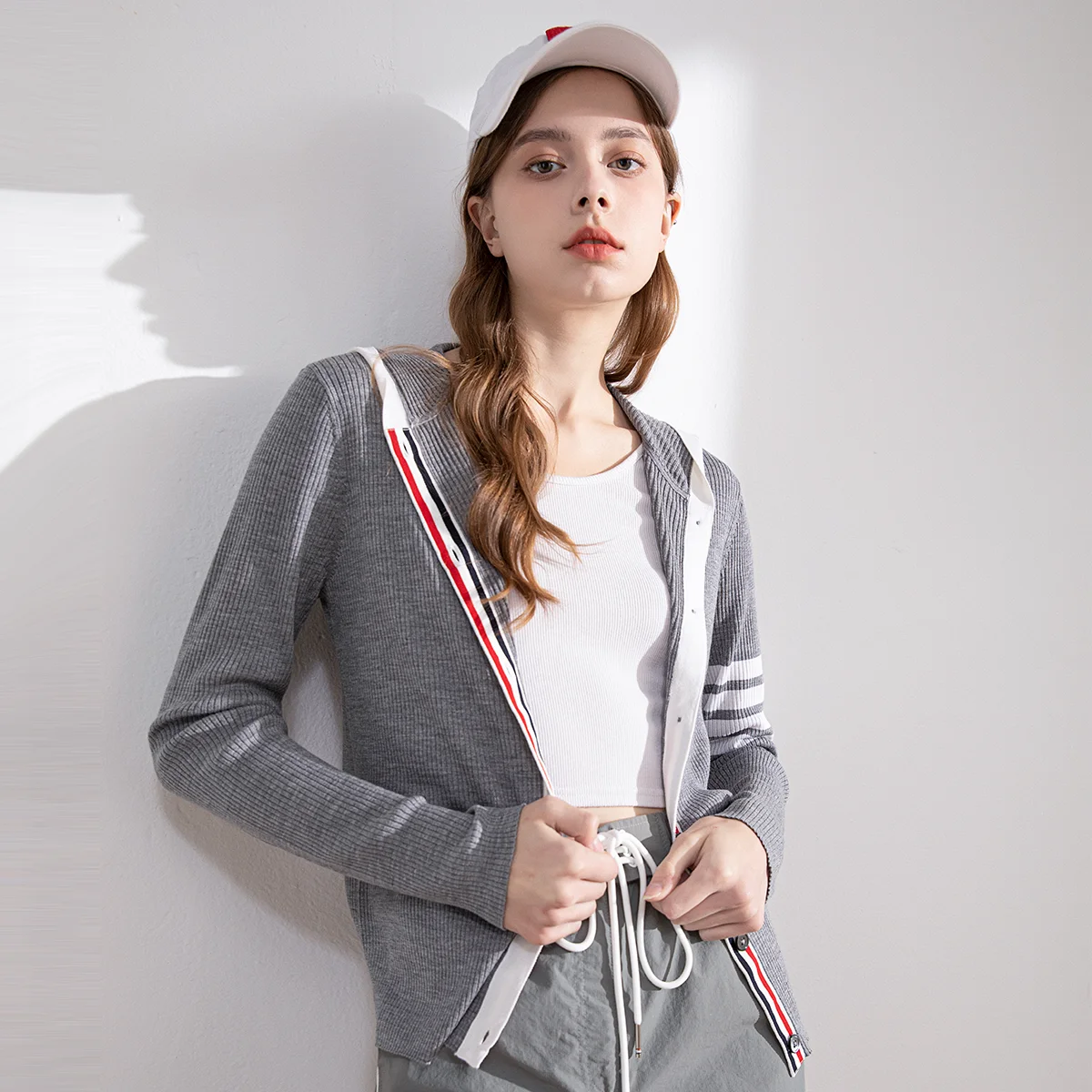 Женский шерстяной кардиган с капюшоном