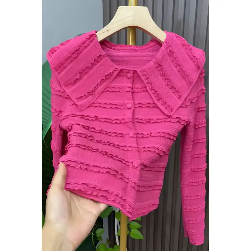 Кукольный воротник с черными краями