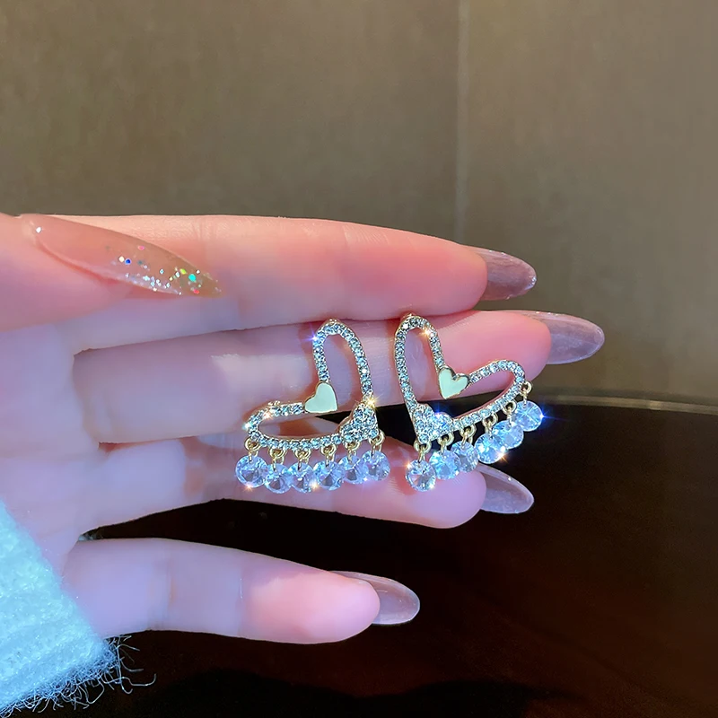 

Simple Cold Light Exquisite Diamond Inlaid Water Diamond Love Earrings For Women Korean Fashion Earring Daily Party Jewelry Gift