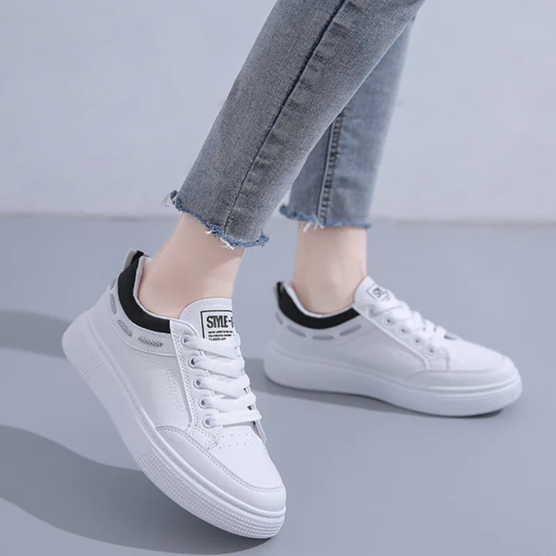 

Женские кроссовки с вулканизированной подошвой, белые легкие кроссовки на платформе, со шнуровкой, повседневная обувь для прогулок, на осен...