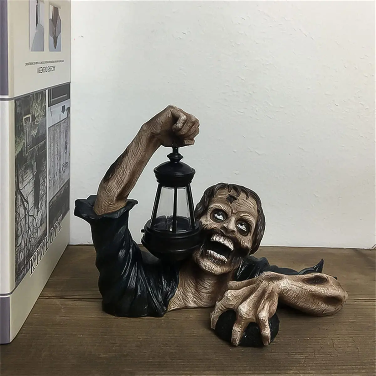 

Halloween Decor Table Lamp Crawling Lantern Zombie Sculpture Resin Statue Light Ornaments Haunted House Yard Garden Horror Decor