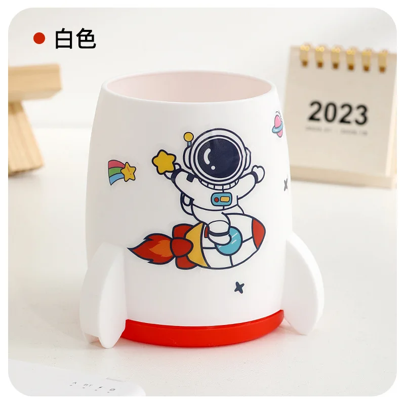 

Детская подставка для ручек в форме ракеты