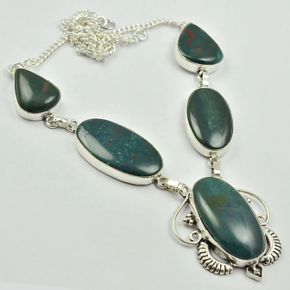 

Серебристое ожерелье из кровяного камня, покрытое медью, 45 см, N2781