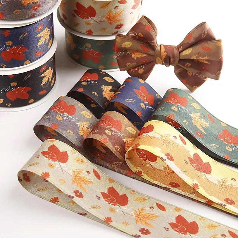 

Лента в виде кленового листа, 10 ярдов, 40 мм