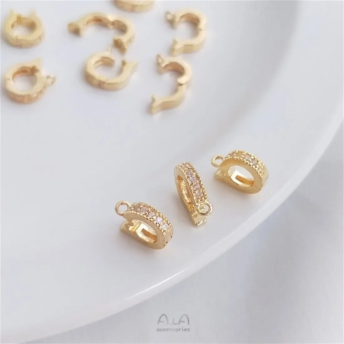 Универсальная подвесная пряжка из 14-каратного золота с инкрустацией цирконием