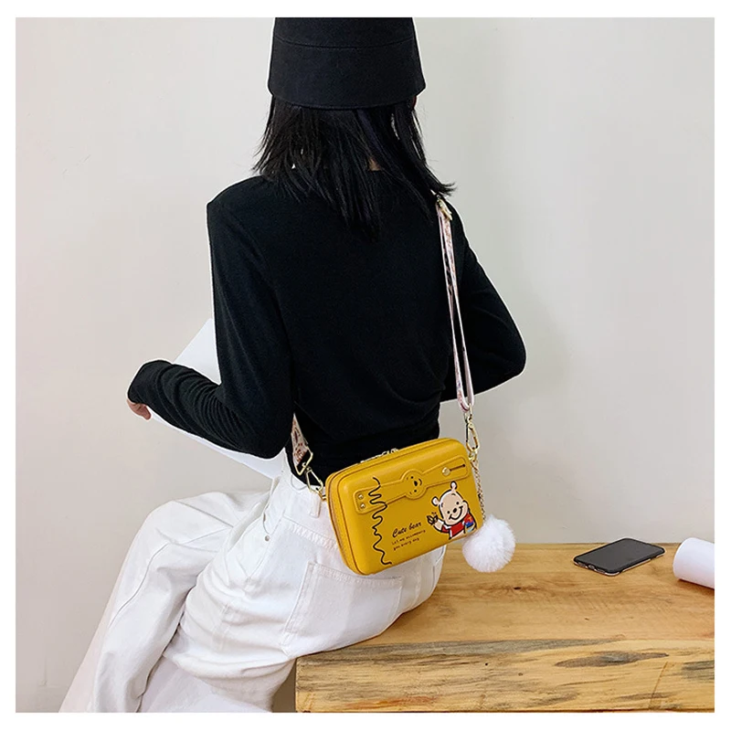 

Новая модная маленькая квадратная женская сумка через плечо с мультяшным принтом медведя