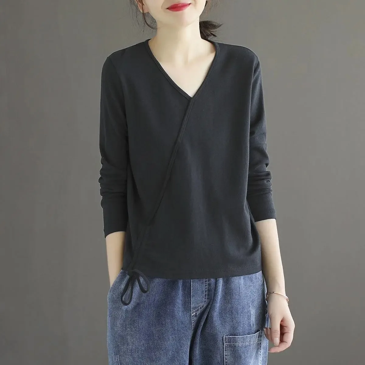 

Long-sleeved solid color V-neck casual spring and autumn bottoming shirt grey