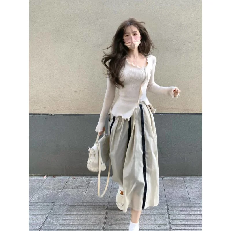 

Half skirt women's winter Skirt Set 2022 new style pure style long sleeve knitted bottomed shirt + design half body